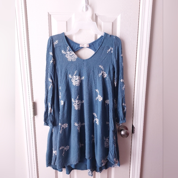 Altar'd State Dresses & Skirts - Altar'd State - Blue & White Floral Mini Dress Flowy